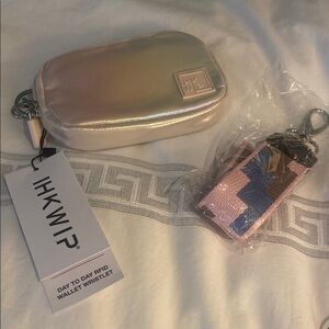 Metallic Wristlet Wallet - Gold